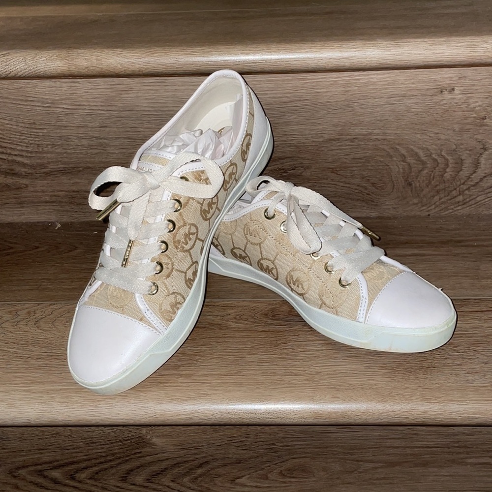 🎀 24 HOUR FREE SHIPPING SALE 🎀Michael Kors Sneakers